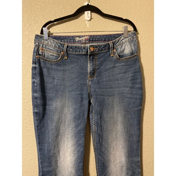 Wrangler women’s boot cut jeans size 11/12 - Picture 2 of 6